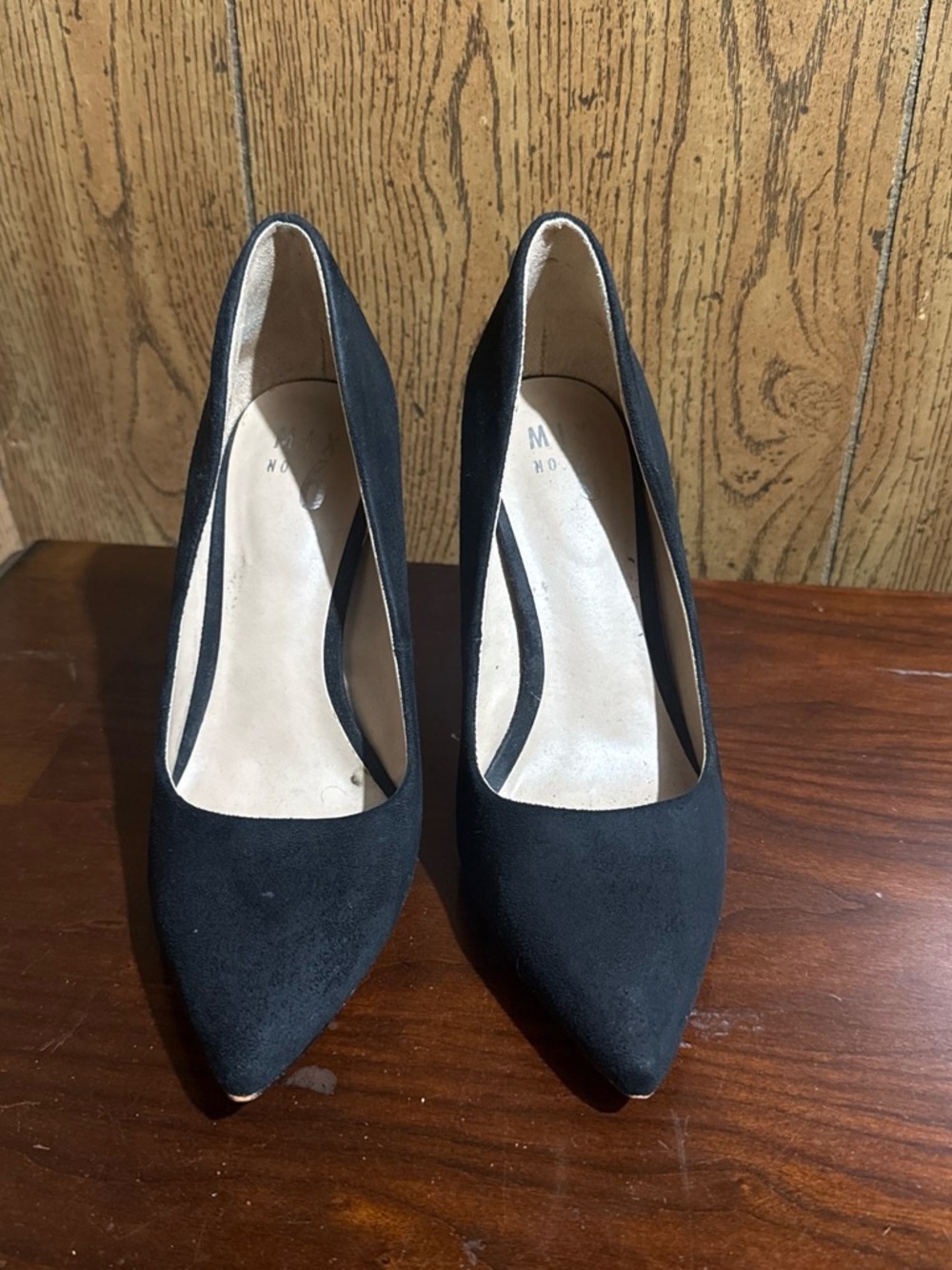 Mi Black Pointed-Toe Suede Pumps